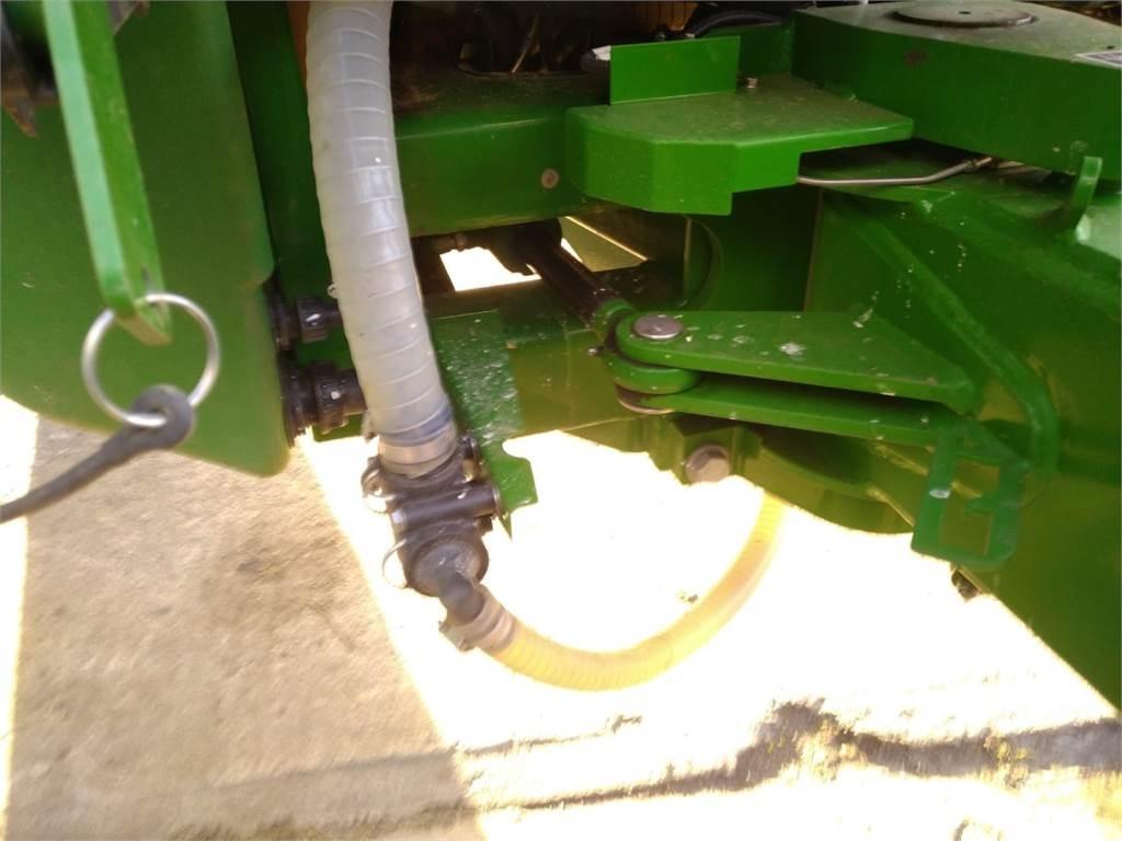 John Deere 740i Причіпні обприскувачі
