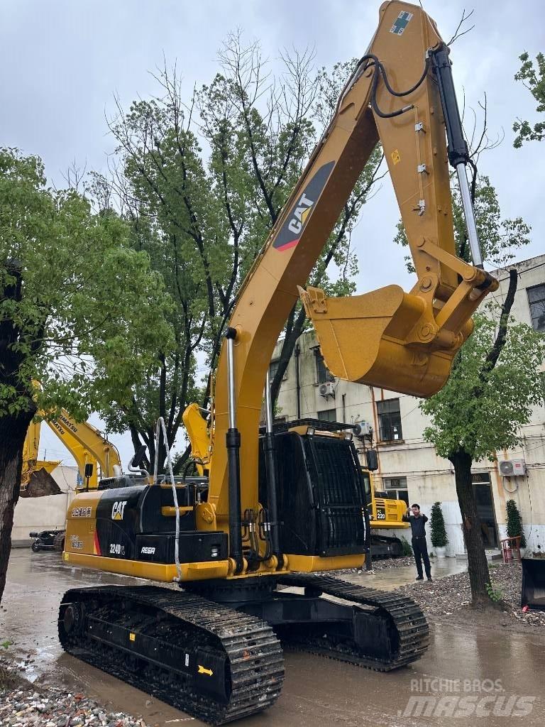 CAT CAT324D Середні екскаватори 7т. - 12т.