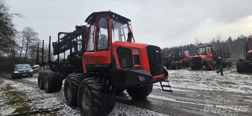 Komatsu 835 Форвардери