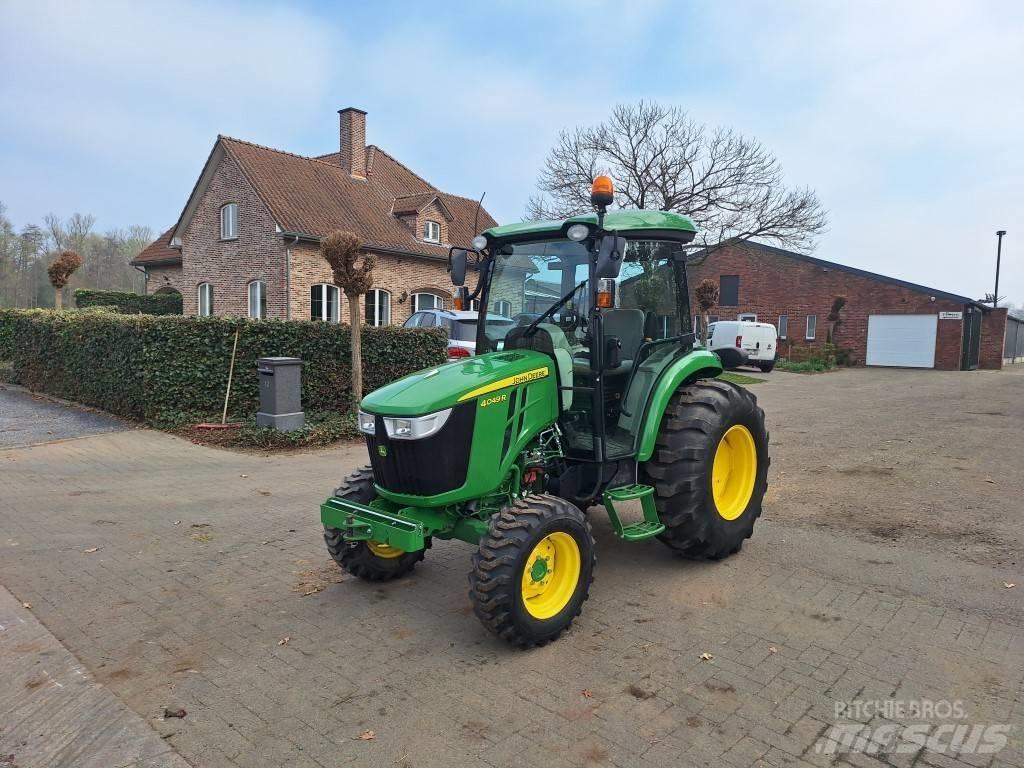John Deere 4049R Трактори