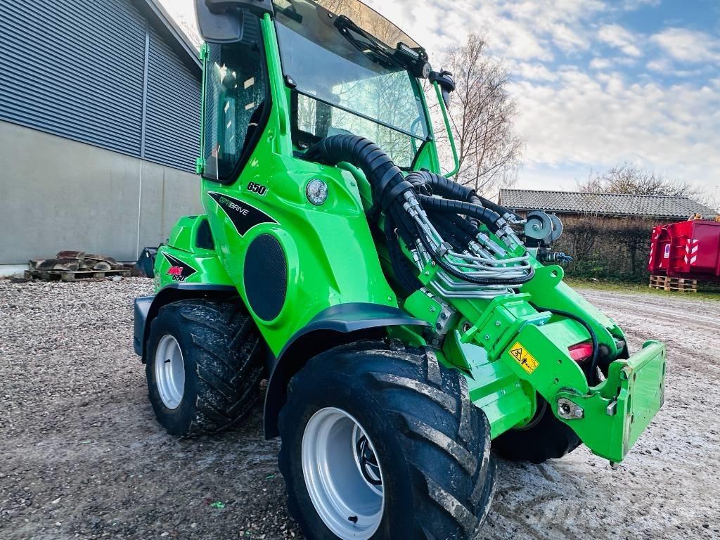 Avant 650 i Багатофункціональне обладнання для вантажних і землекопальних робіт