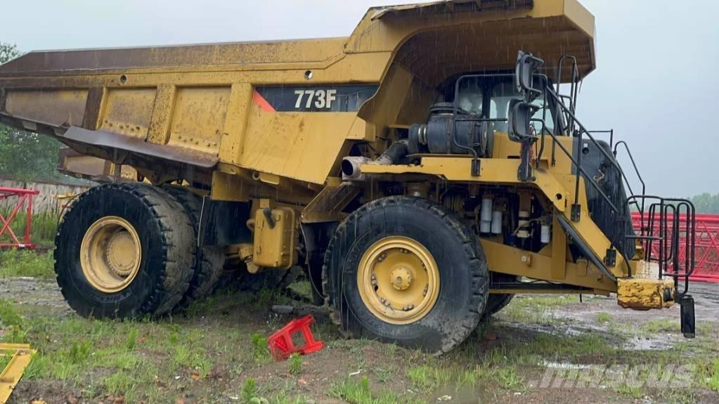 CAT 773 F Зчленовані самоскиди