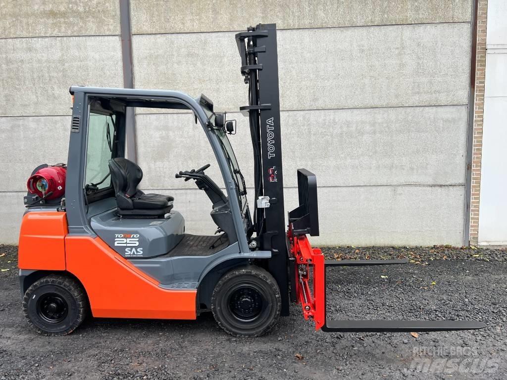 Toyota 02-8 FGF 25 Газові навантажувачі