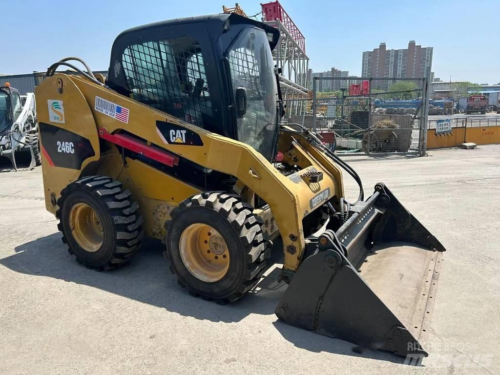 CAT 246 C Міні-навантажувачі