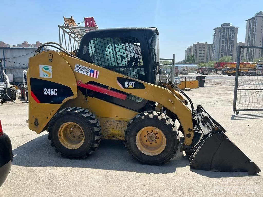 CAT 246 C Міні-навантажувачі