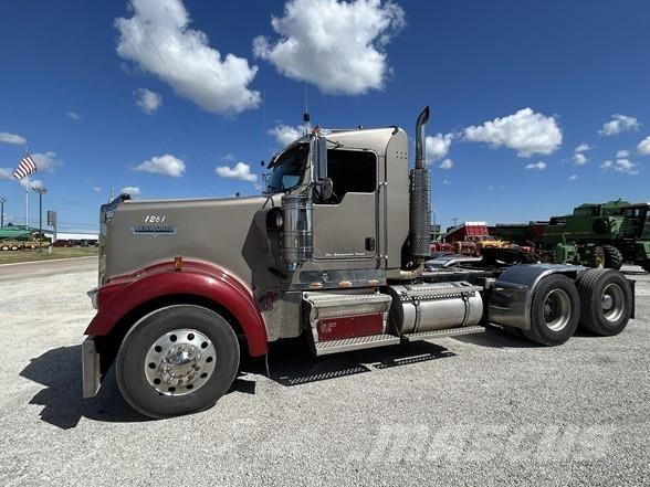 Kenworth W900 Тягачі