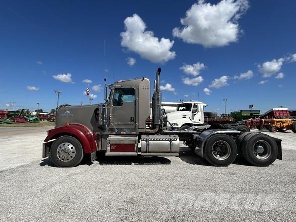 Kenworth W900 Тягачі
