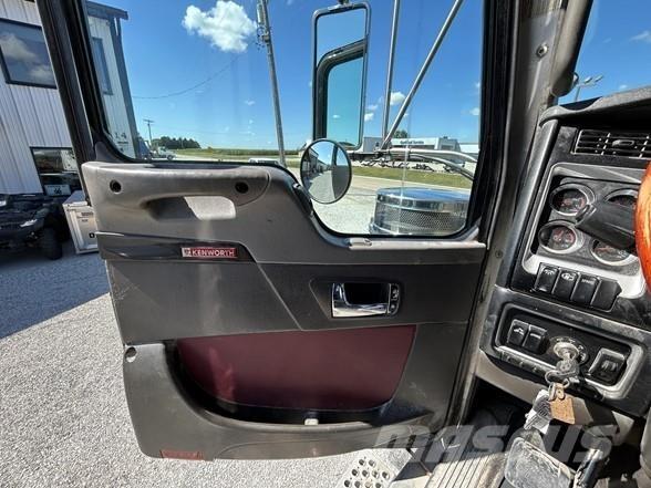 Kenworth W900 Тягачі