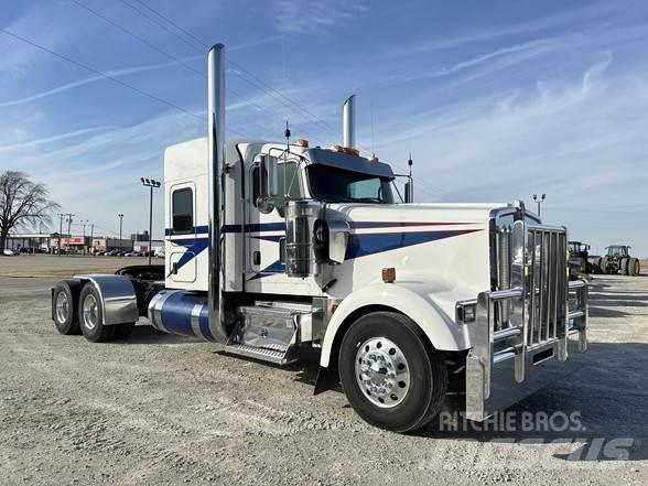 Kenworth W900L Тягачі