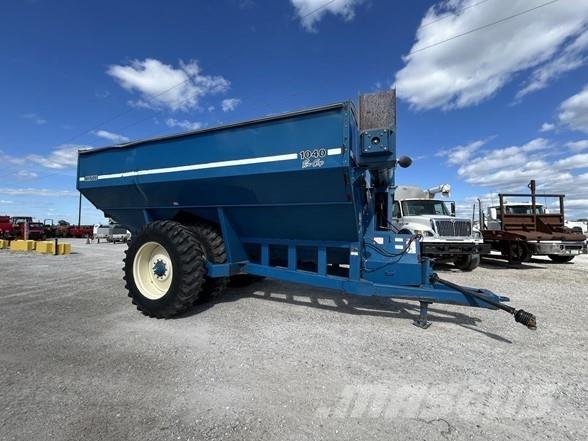 Kinze 1040 Причепи перевантажувачі зерна