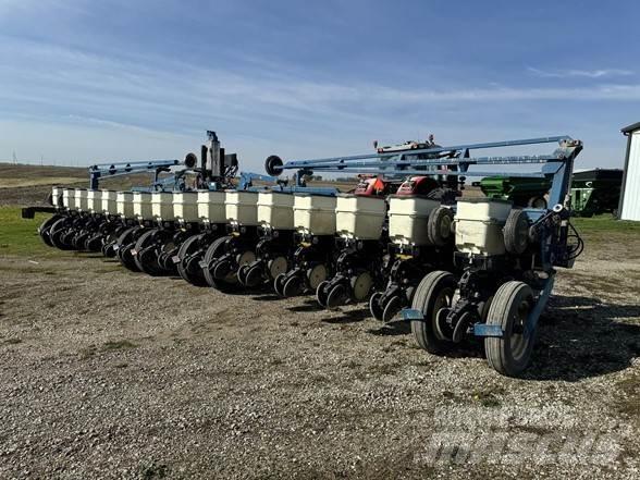 Kinze 3600 Cажалки
