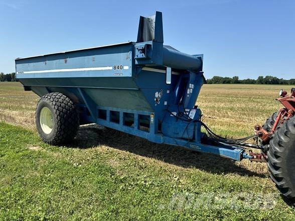 Kinze 840 Причепи перевантажувачі зерна