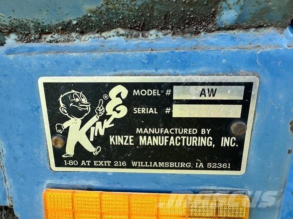 Kinze 840 Причепи перевантажувачі зерна