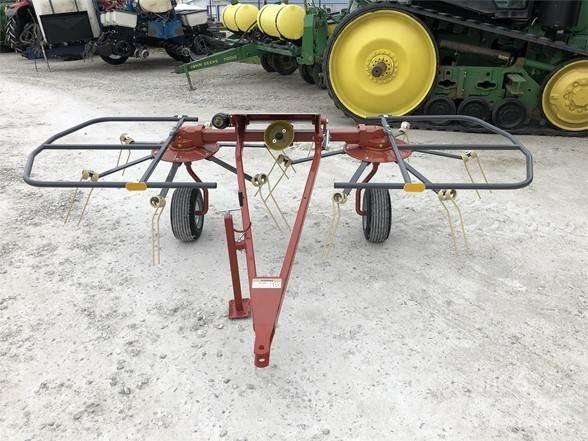 Rhino PT207 Граблі і сінозворушувачі
