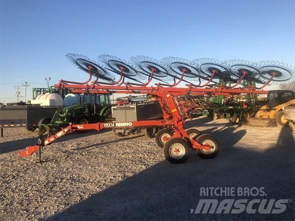 Rhino VRX14 Граблі і сінозворушувачі