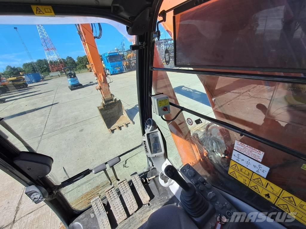 Hitachi ZX210LC-6 Гусеничні екскаватори