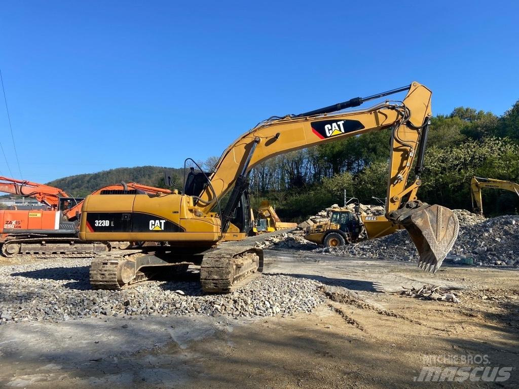 CAT 323 D Гусеничні екскаватори
