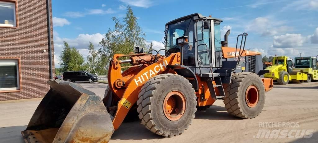 Hitachi ZW 220 Фронтальні навантажувачі