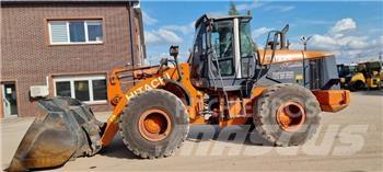 Hitachi ZW 220 Фронтальні навантажувачі