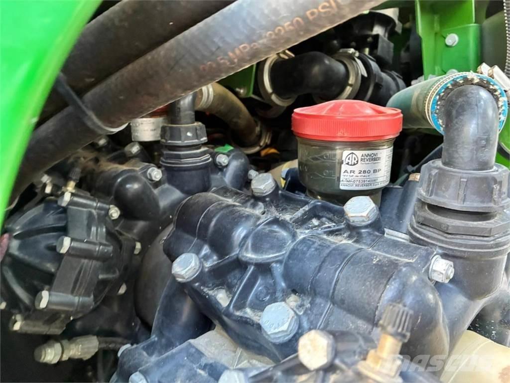 John Deere R952i Причіпні обприскувачі