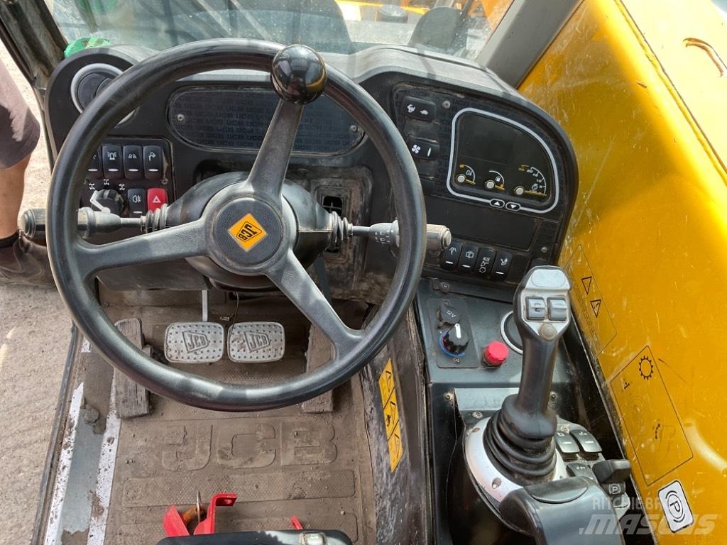 JCB 525-60 AGRI PLUS Телескопічний навантажувач
