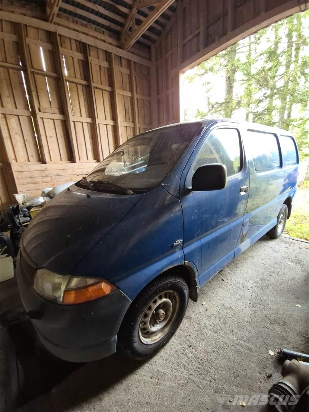 Toyota Hiace Панельні фургони