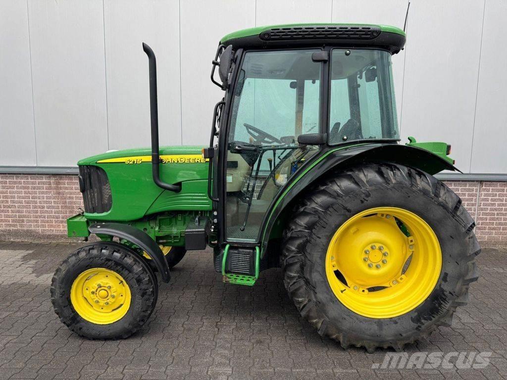 John Deere 5215 Автомобілі