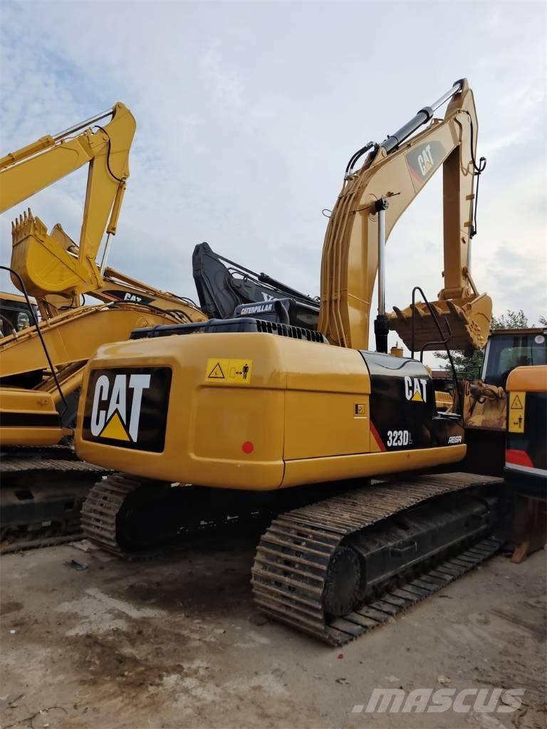 CAT 323 D Гусеничні екскаватори