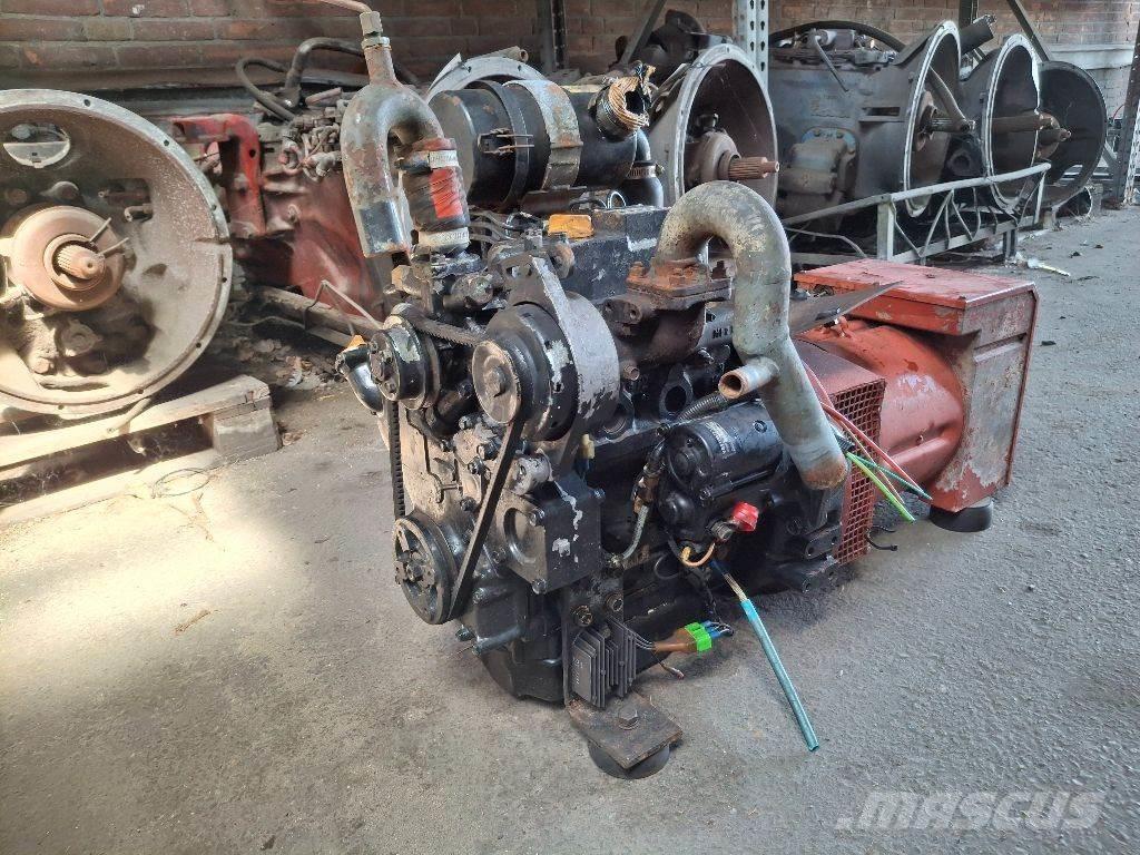 Komatsu 3D72-F2HA Двигуни