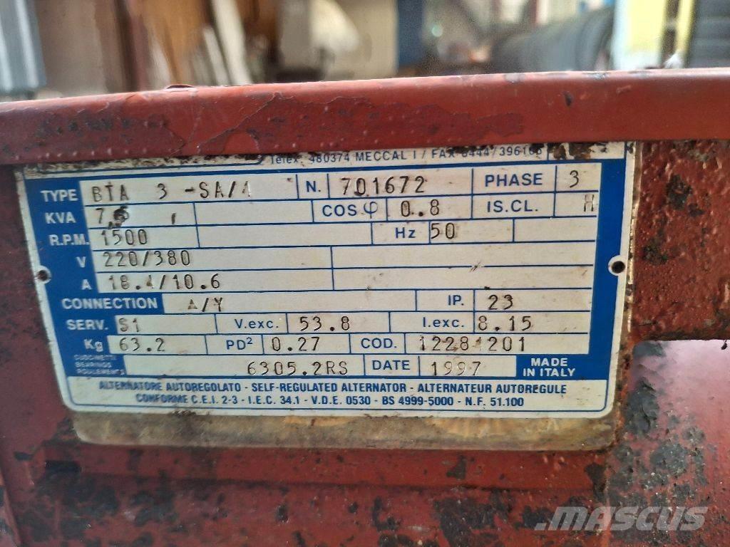Komatsu 3D72-F2HA Двигуни