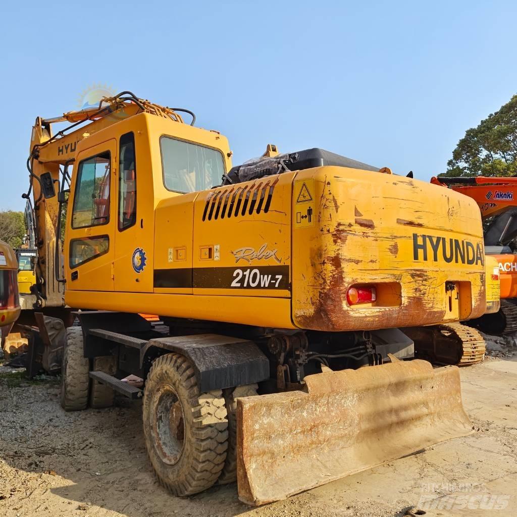 Hyundai R210W-7 Колісні екскаватори