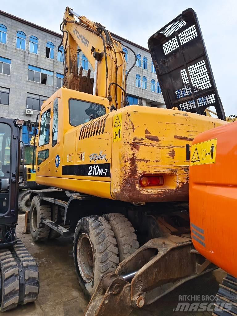Hyundai R210W-7 Колісні екскаватори