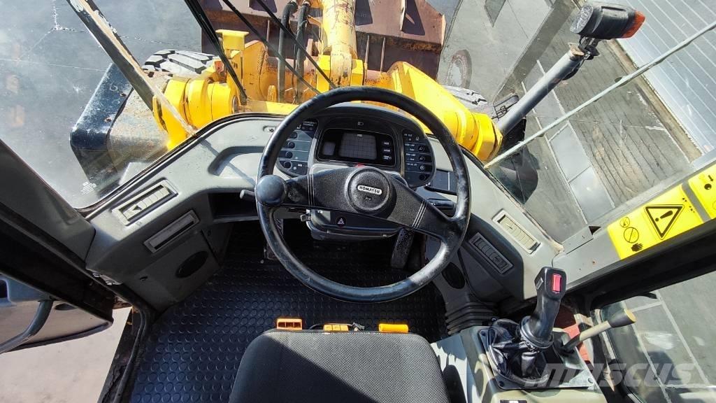 Komatsu WA 270-3 Фронтальні навантажувачі