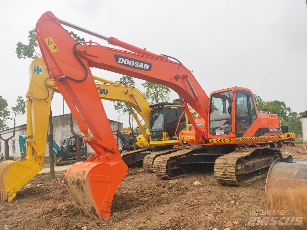 Doosan DH220LC-7 Гусеничні екскаватори