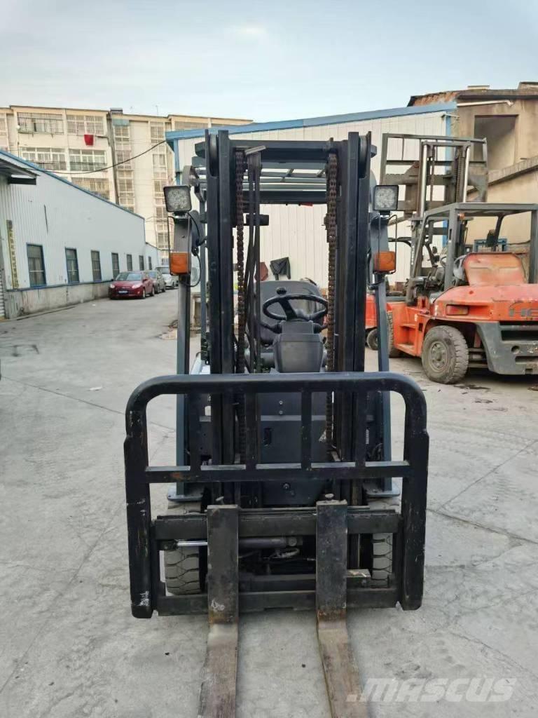 Toyota 2t Дизельні навантажувачі