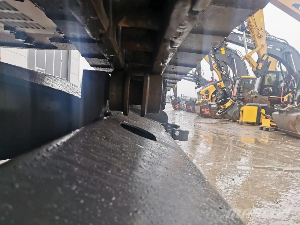 Volvo ECR 355 E Гусеничні екскаватори