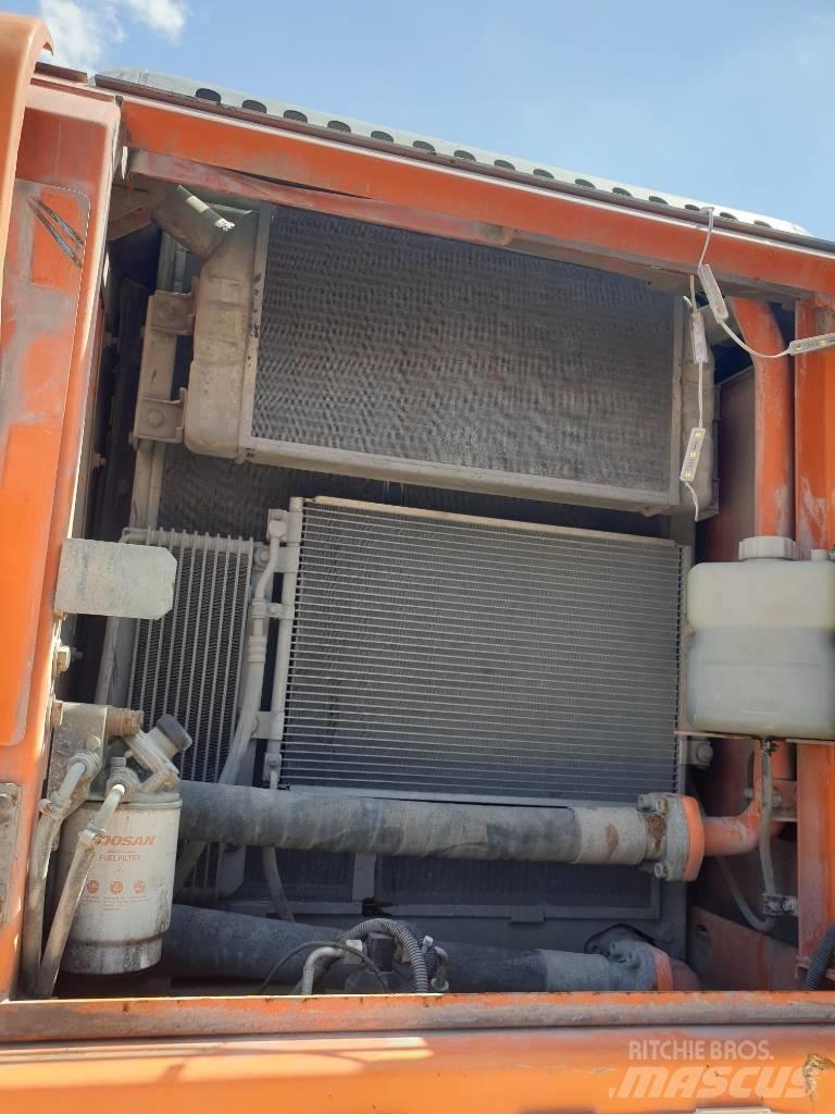 Doosan DX210WA Колісні екскаватори