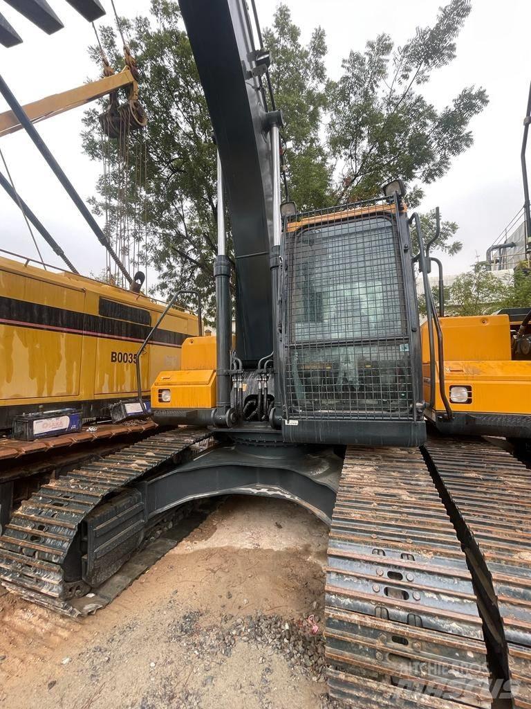 Hyundai R210 Гусеничні екскаватори