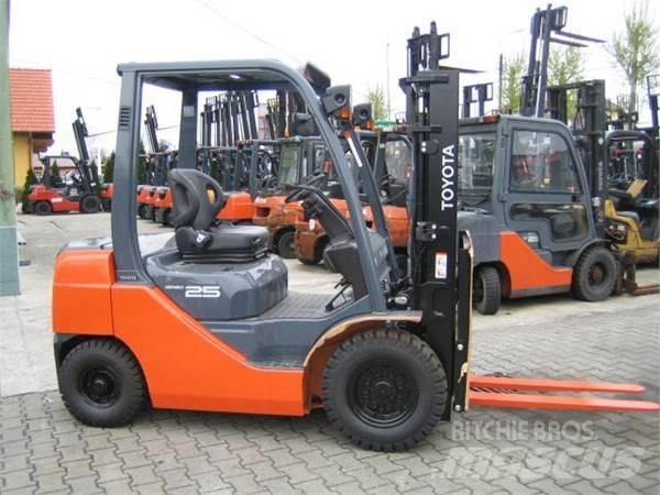 Toyota 02-8FG25 Газові навантажувачі
