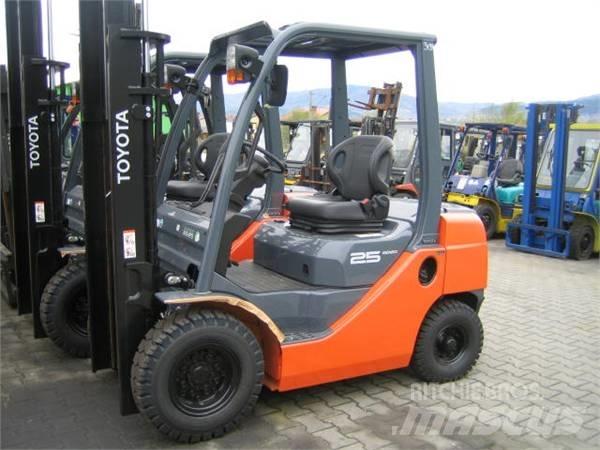 Toyota 02-8FG25 Газові навантажувачі