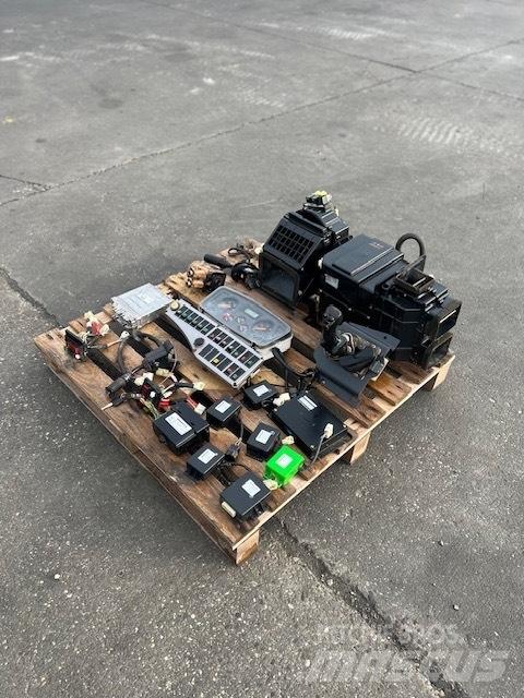 Doosan DL 400 Електроніка