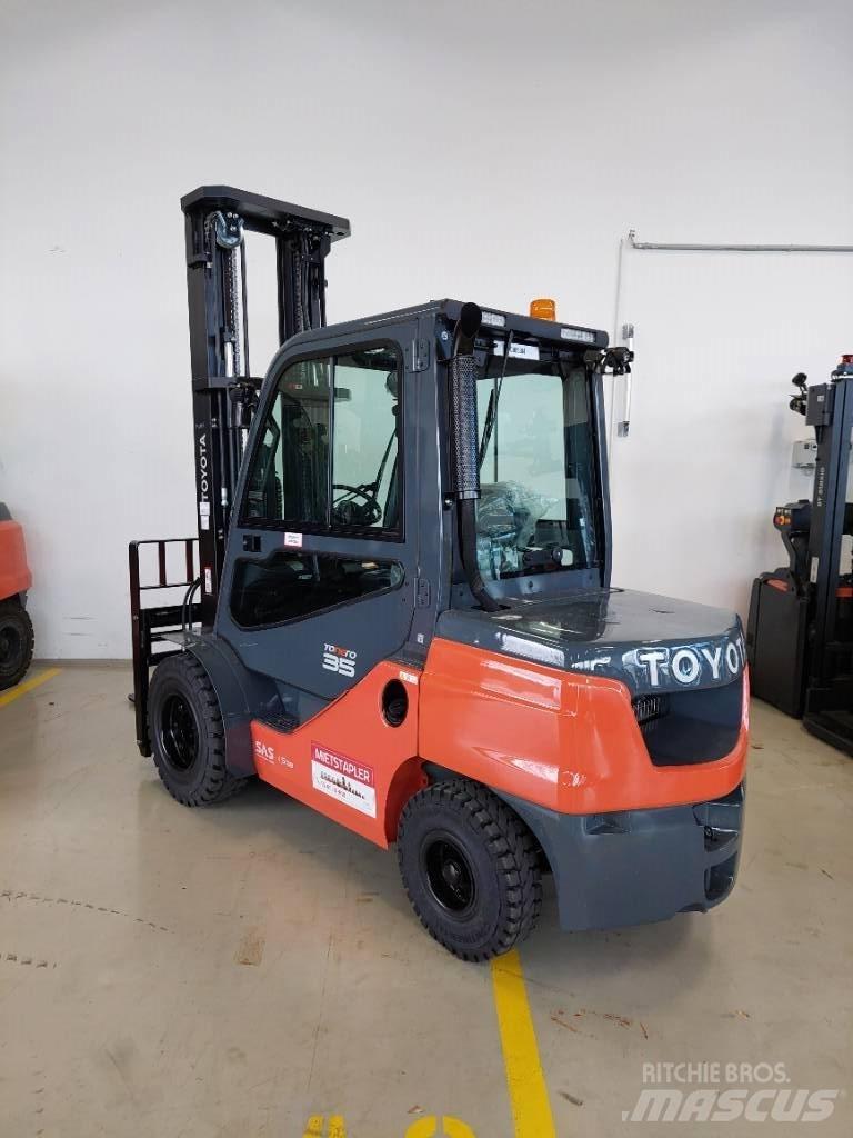Toyota 52-8 FDJF 35 Дизельні навантажувачі
