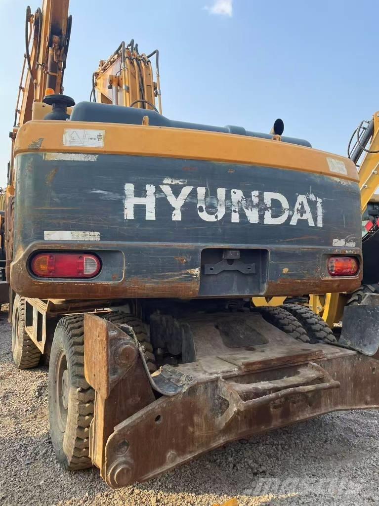 Hyundai 210W-9 Колісні екскаватори
