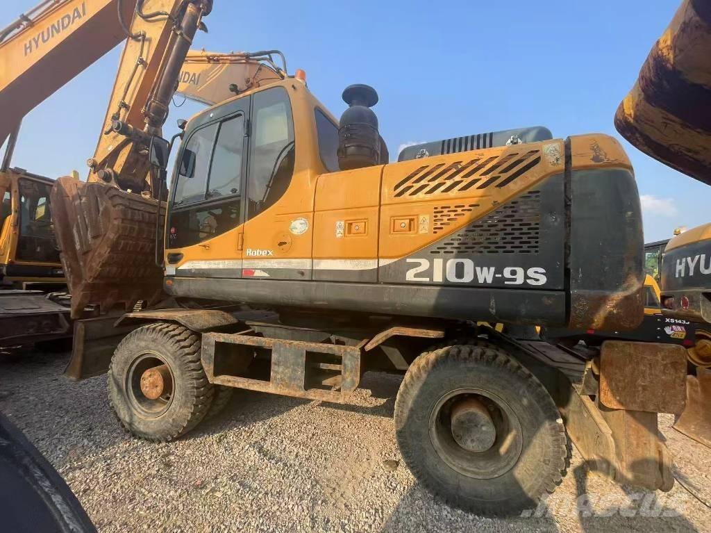 Hyundai 210W-9 Колісні екскаватори