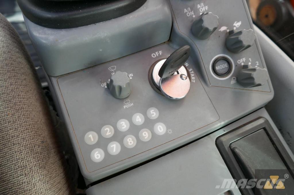 Hitachi ZX300LC-6 Гусеничні екскаватори