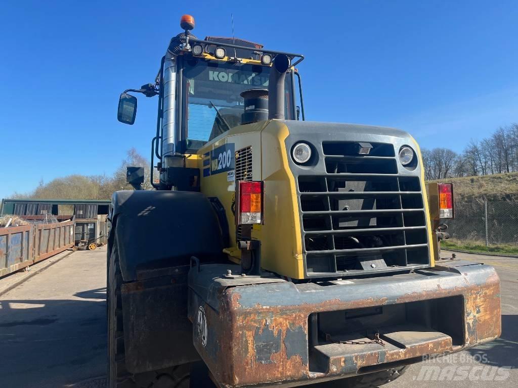 Komatsu WA 200-7 Гусеничні екскаватори