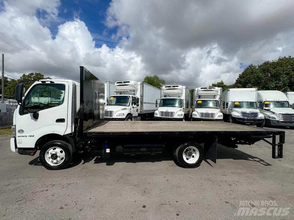 Hino 155 Вантажівки / спеціальні