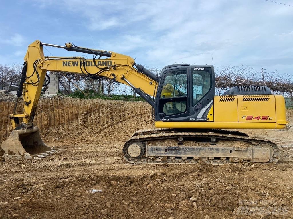 New Holland E245 Гусеничні екскаватори