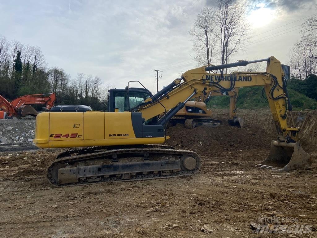 New Holland E245 Гусеничні екскаватори