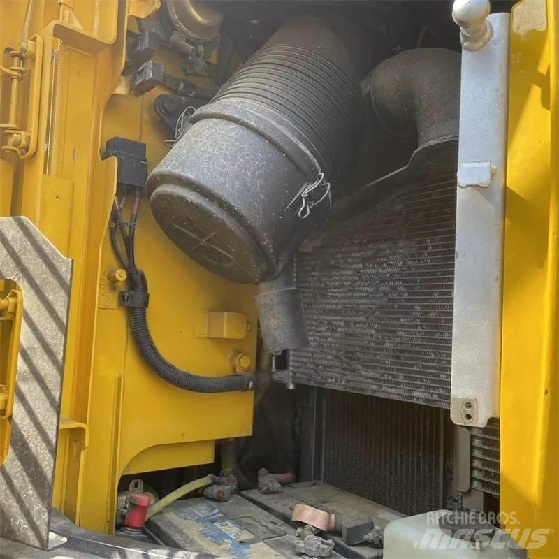 Komatsu PC 138 Гусеничні екскаватори